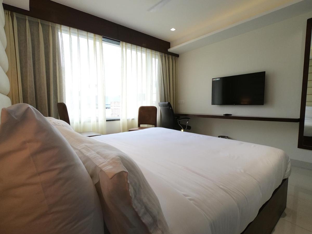 Hotel The Bellevue Indore Exterior photo